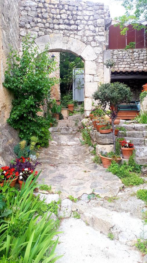 La Garde Adhemar, L'Escalier Medieval Экстерьер фото