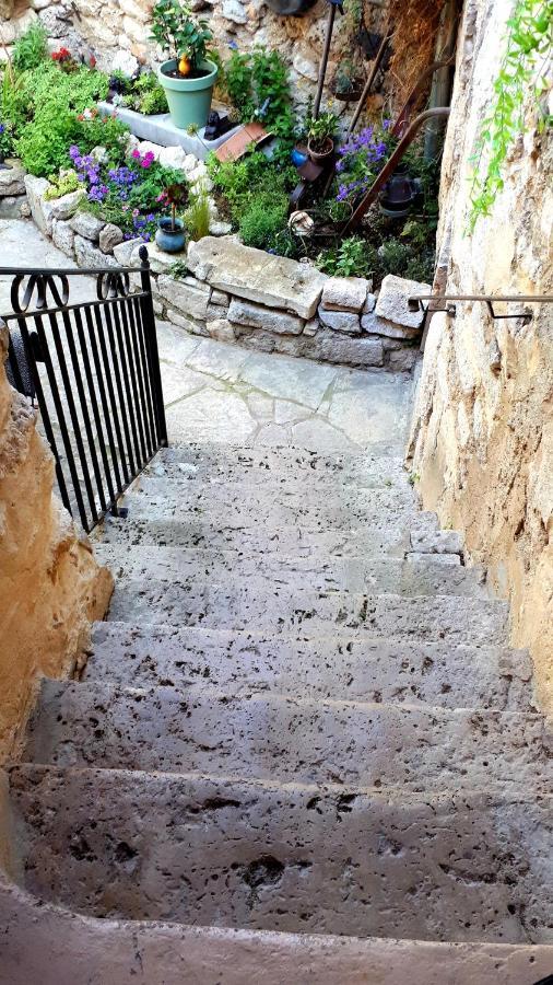 La Garde Adhemar, L'Escalier Medieval Экстерьер фото
