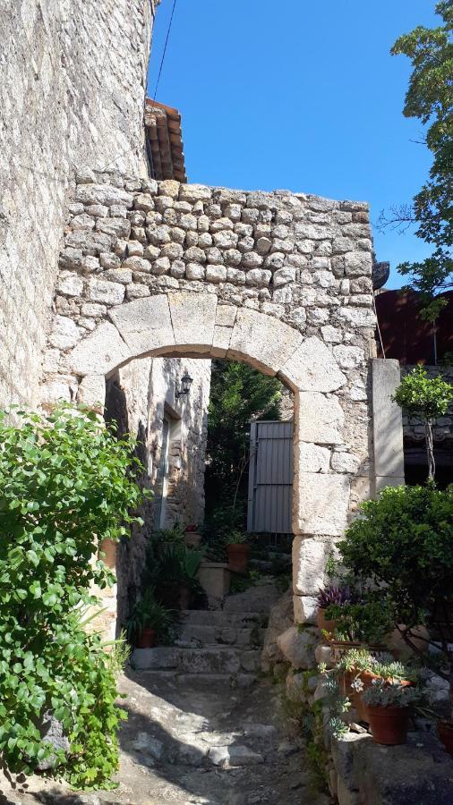 La Garde Adhemar, L'Escalier Medieval Экстерьер фото