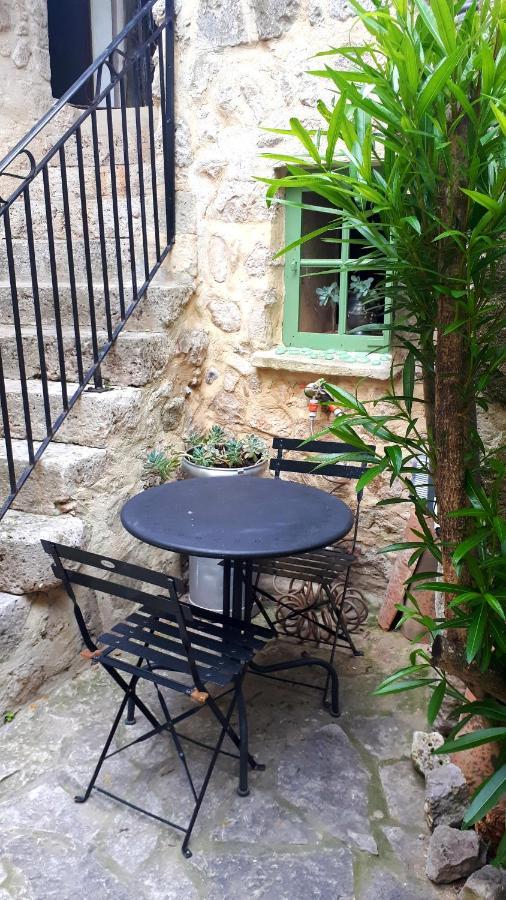 La Garde Adhemar, L'Escalier Medieval Экстерьер фото